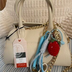 DIVINA FIRENZE HANGBAG MADE IN ITALY 
GENUINE LEATHER CUIR AUTHENTIC.